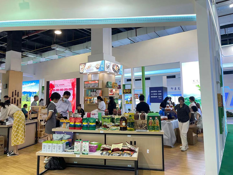 公司參加第六屆世界硒都(恩施)硒產(chǎn)品博覽交易會 湖北恒貿(mào)茶油有限公司